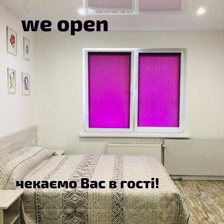 קייב Sunny Apartments On Yulii Zdanovskoi St 36B מראה חיצוני תמונה