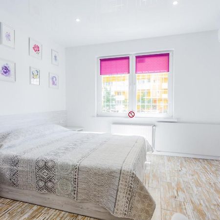 קייב Sunny Apartments On Yulii Zdanovskoi St 36B מראה חיצוני תמונה